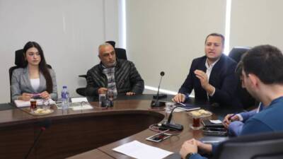 Hatay Büyükşehir Belediyesi (HBB), kırsal mahallelerde yaşayan vatandaşların ulaşım sorunlarını