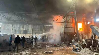 Hatay’ın Kırıkhan ilçesinde bulunan Hurdacılar Sitesi’nde, bir iş yerinde yangın