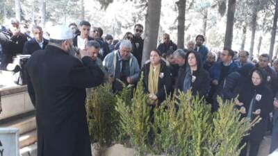 Merhum Bereket Günay’ın eşi, Eczacı Nursel Günay, Adnan Günay, Halef