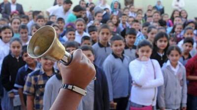 Yaklaşık 20 milyon öğrenci ve 1 milyon 200 bin öğretmen,