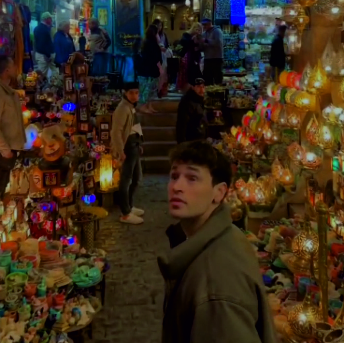 Antakyalı müzisyen Ragıb Narin, 6 Şubat depremlerinin yıl dönümünde anlamlı