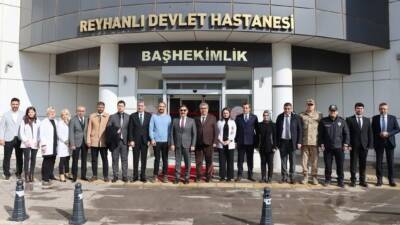 Hatay Valisi Mustafa Masatlı, Reyhanlı Devlet Hastanesini ziyaret ederek hastane