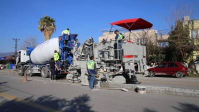 Hatay Büyükşehir Belediyesi (HBB), “Hatay Ayağa Kalkıyor” sloganıyla kente hizmet