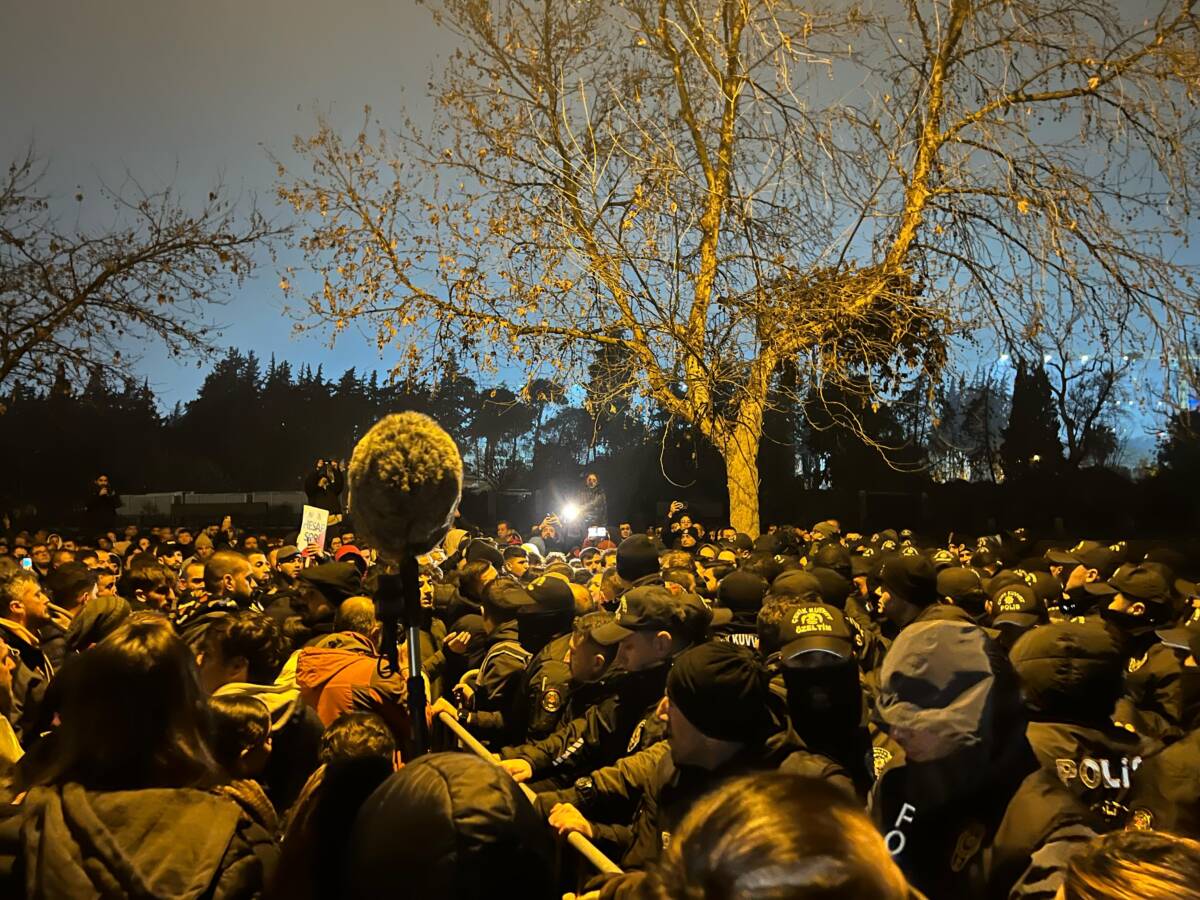 Yunus Emre Parkı’nda yürüyüş yapmak isteyen vatandaşlar, polis barikatıyla engellendi.