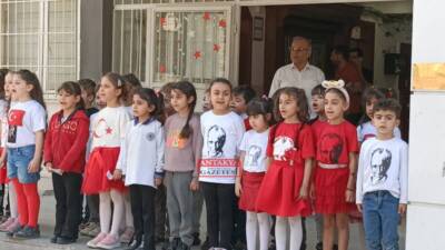 Hatay’ın Defne ilçesinde bulunan Cemil Şükrü Çolakoğlu İlkokulu, Çanakkale Zaferi’nin