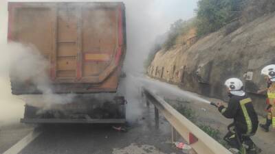 Hatay’ın İskenderun ilçesinin Sarıseki mevkisinde, seyir halindeki bir kamyonun dorsesinde