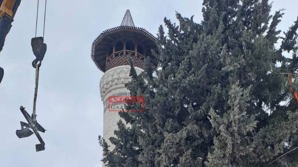 6 Şubat depremlerinde büyük hasar gören ve minaresi yıkılan Antakya’daki