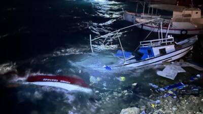 Hatay’da etkili olan kuvvetli fırtına, denizcileri ve balıkçıları zor durumda