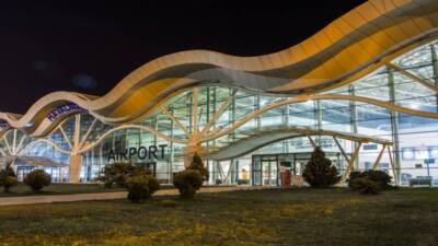 Depremin ardından pisti zarar gören ve uzun süre kapalı kalan