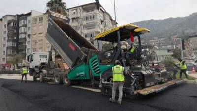 Hatay Büyükşehir Belediyesi (HBB), 2025 yılı itibarıyla il genelinde yol