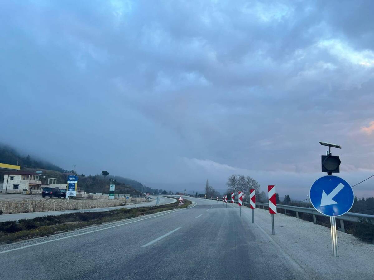 Yol Kenarında Çökme Meydana Geldi Antakya-Yayladağı karayolunda Best Petrol önü