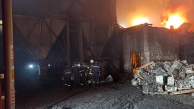 Hatay’ın Arsuz ilçesinde etkili olan kuvvetli fırtına, elektrik tellerinden çıkan