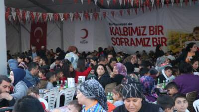 Türk Kızılay Genel Başkanı Fatma Meriç Yılmaz, Hatay’da düzenlenen iftar