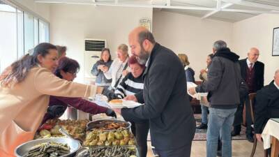 İskenderun ilçesinde Hristiyan vatandaşlar, Paskalya orucu dolayısıyla aynı sofrada buluşarak