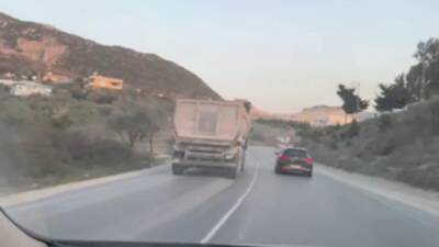 Hatay’ın Antakya ilçesinde, trafikte tehlikeli bir şekilde hız yapan bir