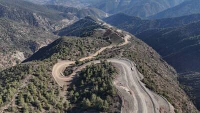 Hatay Büyükşehir Belediyesi’nin yaz aylarında tamamlamayı planladığı Antakya-Serinyol ile Arsuz-Madenli