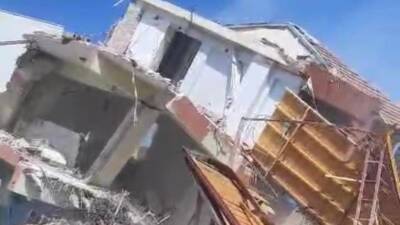 Hatay’ın Antakya ilçesinde, Kahramanmaraş merkezli depremlerden büyük zarar gören binaların