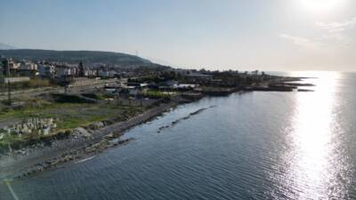 Hatay’ın Arsuz ilçesinde yer yer 20 metreyi bulan deniz çekilmesinin