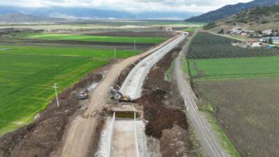 Devlet Su İşleri (DSİ) Bölge Müdürü Celal Tokalak, beraberindeki heyetle
