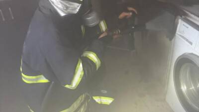 Hatay’ın İskenderun ilçesinde bir evin mutfağında çıkan yangın, itfaiye ekiplerinin