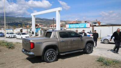 Hatay’ın Samandağ ilçesinde, kumsalda pikapla drift yapan bir sürücüye 47