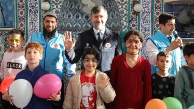 Antakya Narlıca Fatih Camii’nde düzenlenen anlamlı bir etkinlik, yetim çocukları