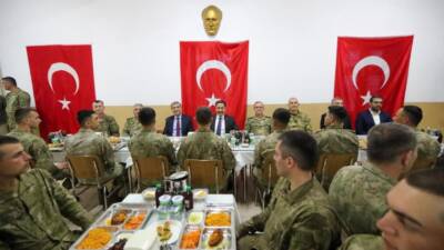 Hatay Valisi Mustafa Masatlı, Ramazan ayı kapsamında iftarını Reyhanlı’daki Şehit