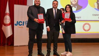 Hatay Mustafa Kemal Üniversitesi'nde düzenlenen panelde, yapay zekanın iş dünyasındaki