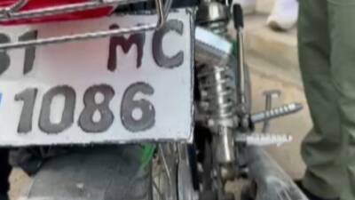 Hatay’da, polis ekiplerinin yaptığı denetimler sırasında abartı egzoz taktıran motosiklet