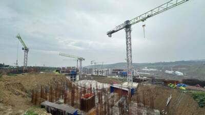 Hatay’ın Dikmece köyünde TOKİ’nin başlattığı deprem konutları inşaatı, köylülerin zeytinlik