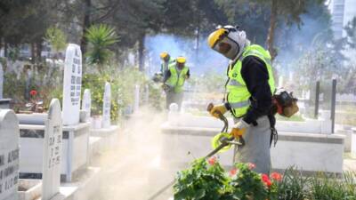 Hatay Büyükşehir Belediyesi (HBB), Ramazan Bayramı öncesinde mezarlıklarda kapsamlı bakım