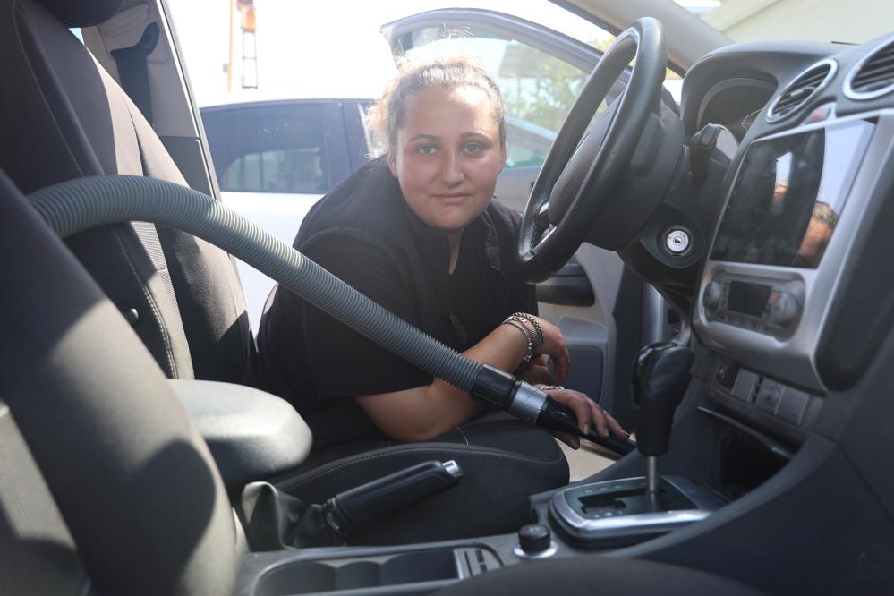 Hatay’ın Antakya ilçesinde yaşayan Aslı Pekşen Ertürk, kayınpederi Selahattin Ertürk