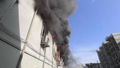 Hatay’ın Defne ilçesinde bir şantiye alanında işçilerin barındığı konteyner yatakhane