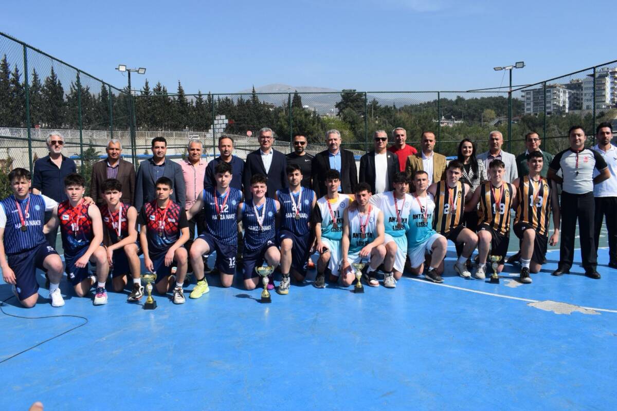 Depremden etkilenen gençlere moral kazandırmak amacıyla İstanbul Gençlik ve Spor