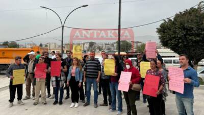 Deprem bölgesi Hatay’da yolların plansız şekilde kapatılması, vatandaşı isyan ettirdi.