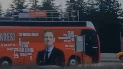 CHP Grup Başkanvekili Ali Mahir Başarır, RTÜK önündeki eyleme giderken