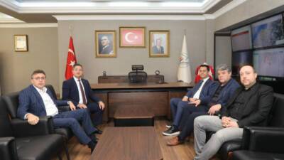 İskenderun Belediyesi’nde gerçekleştirilen toplantıda, İskenderun Belediye Başkanı Mehmet Dönmez, Erzin