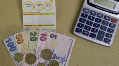 Elektrik tarifelerine 1 Nisan'dan itibaren yapılacak yüzde 25'lik zam, sanayi