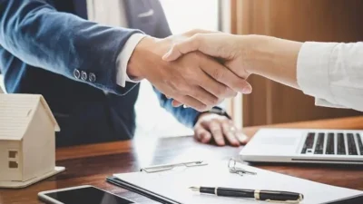 Halkbank aracılığıyla esnafa sağlanan kredilerde faiz oranı 4 puan düşürüldü.