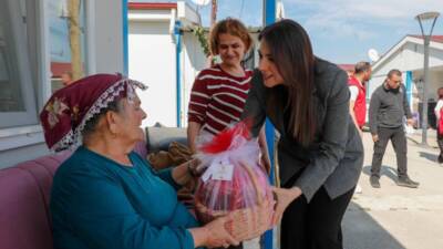 Hatay Valisi Mustafa Masatlı’nın eşi Esra Masatlı, 8 Mart Dünya