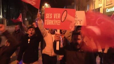 Türkiye’nin farklı şehirlerinde eş zamanlı düzenlenen ev baskınlarında çok sayıda