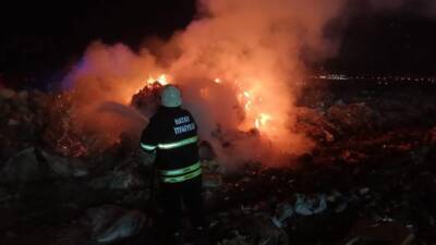 Hatay’ın Kırıkhan ilçesinde, Menderes Mahallesi’nde bulunan bir fabrikanın atık alanında
