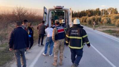 Hatay'ın Kırıkhan ilçesinde sabah saatlerinde gerçekleşen trafik kazasında, kontrolden çıkan