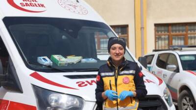 Hatay’da asrın felaketinin ardından bölgeye yardım için koşan sağlıkçı Havva