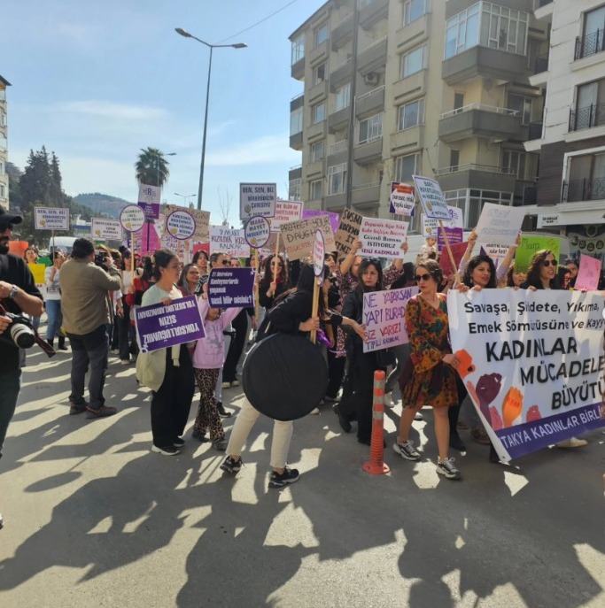 6 Şubat depreminin ardından Hatay’da, kadınlar toplumsal eşitlik ve özgürlük