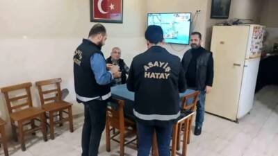 Hatay’ın İskenderun ilçesinde, kumar oynatıldığına dair gelen ihbarlar üzerine Kıraathane