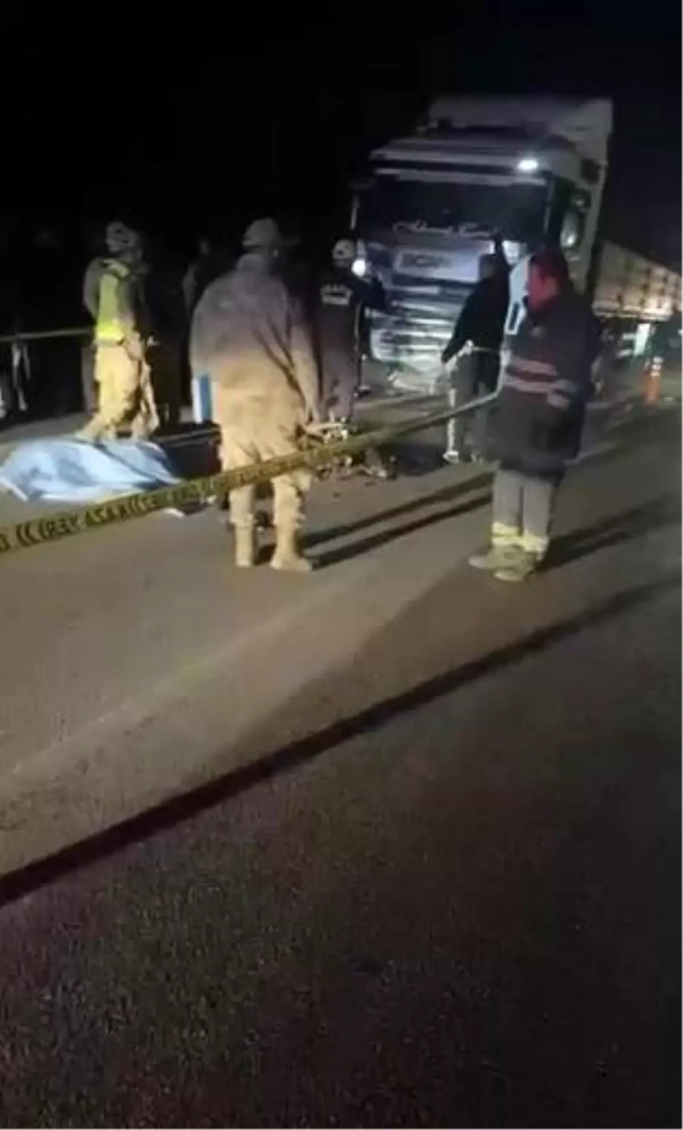 Hatay’ın Kırıkhan ilçesinde meydana gelen trafik kazasında motosiklet ile tır