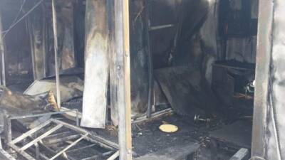 Kırıkhan ilçesindeki Mavi Hilal Geçici Yaşam Merkezi'nde bir depremzede ailenin