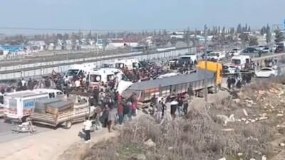 Antakya-Reyhanlı yolunda bir tır ile işçileri taşıyan minibüsün çarpışması sonucu