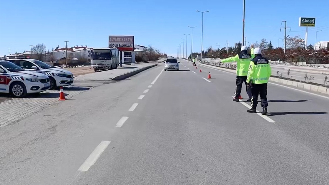 İçişleri Bakanı Ali Yerlikaya, emniyet ve jandarma trafik ekiplerinin 27